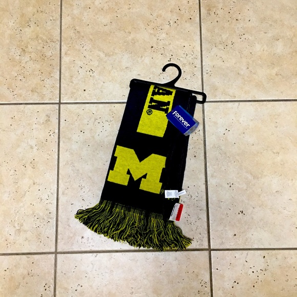 University of Michigan Wolverines Scarf - Picture 1 of 2